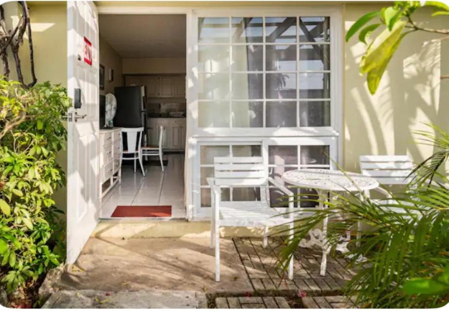 דירות Beryls At Seawind On The Bay , Montego Bay , Jamaica מראה חיצוני תמונה